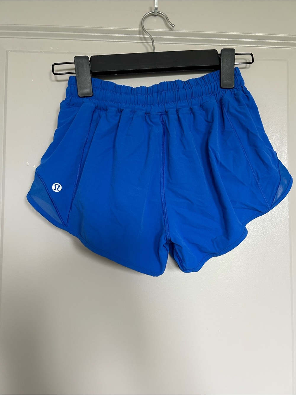 lululemon athletica Women's Hotty Hot Athletic Running Shorts in Electric Blue - Picture 2 of 4